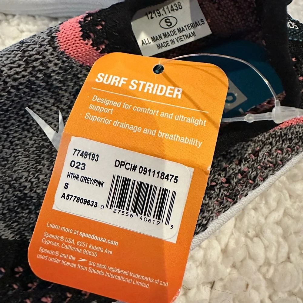 Speedo‎ Junior surf strider Water Shoes Black, gray, coral NWT small (11-12)